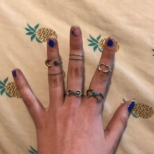 A set of rings. All included